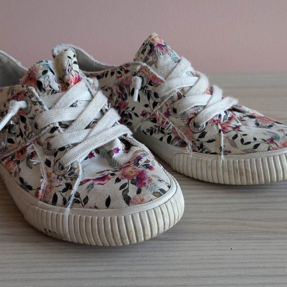 Girls floral sneakers EUC